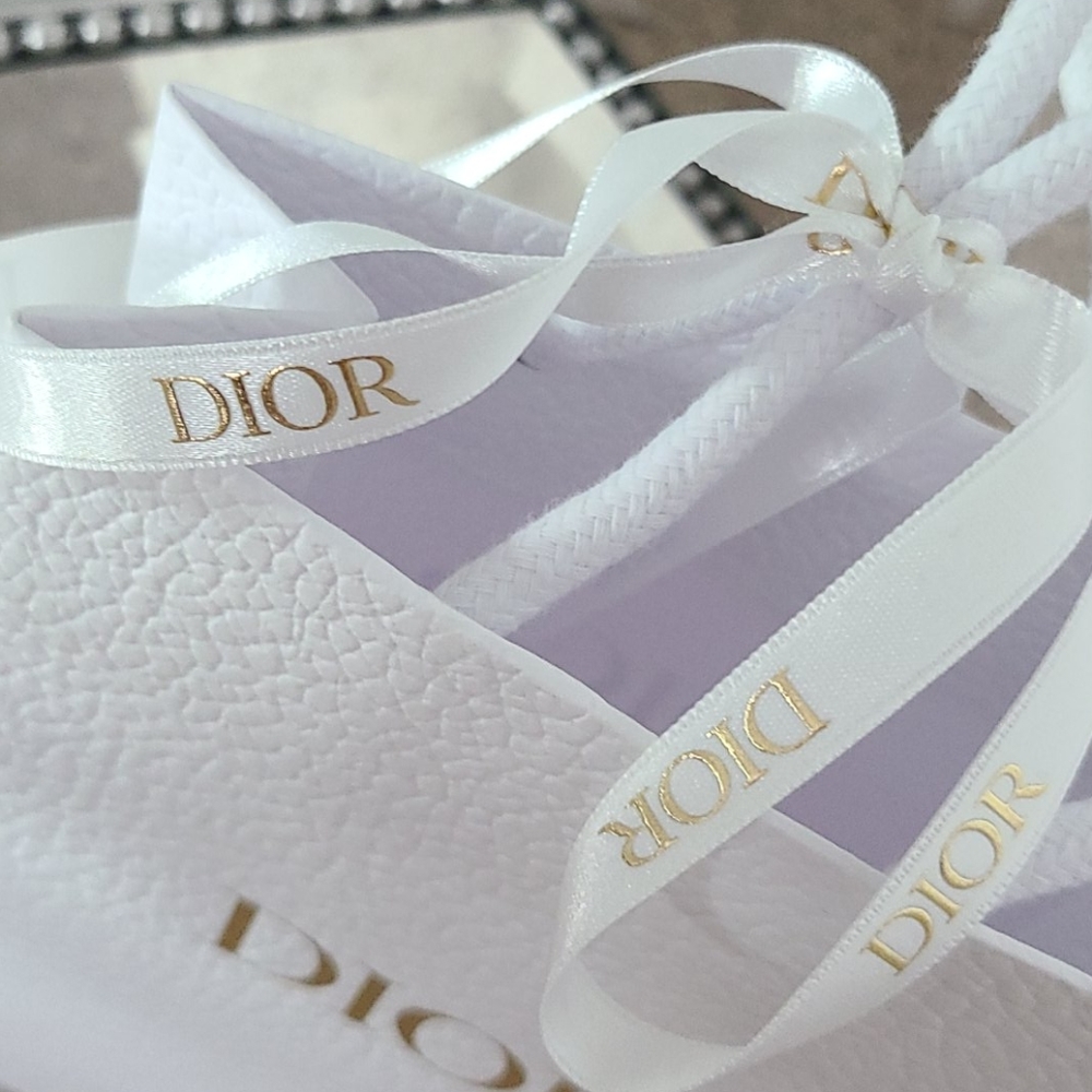 Dior Bag & Ribbon - Picture 3 of 6